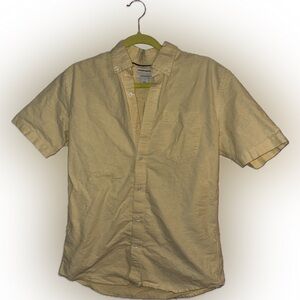 Amazon Essentials Pale Yellow Short Sleeve Button-Down Shirt